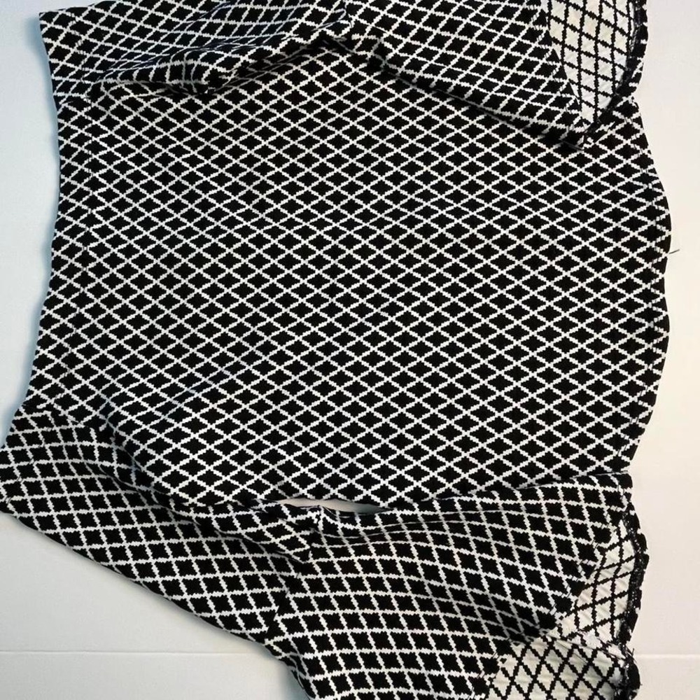Black and white Karen Kane knit blouse #ruffledsleeve XL